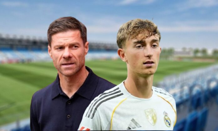 Xabi Alonso y Dean Huijsen en Valdebebas.