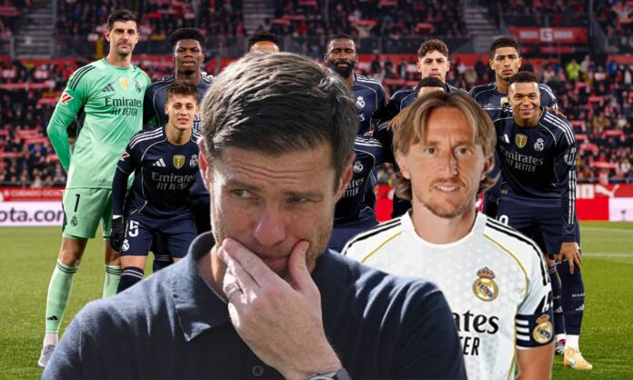 Xabi Alonso, Luka Modric y un once del Real Madrid.