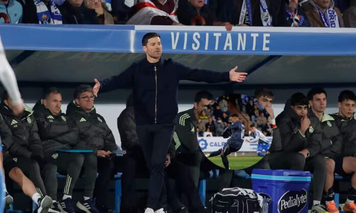 Xabi Alonso en el banquillo de Talavera y una foto del partido.
