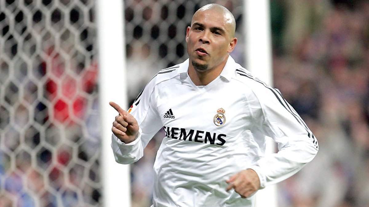 Ronaldo Nazário celebrando un gol con el Real Madrid