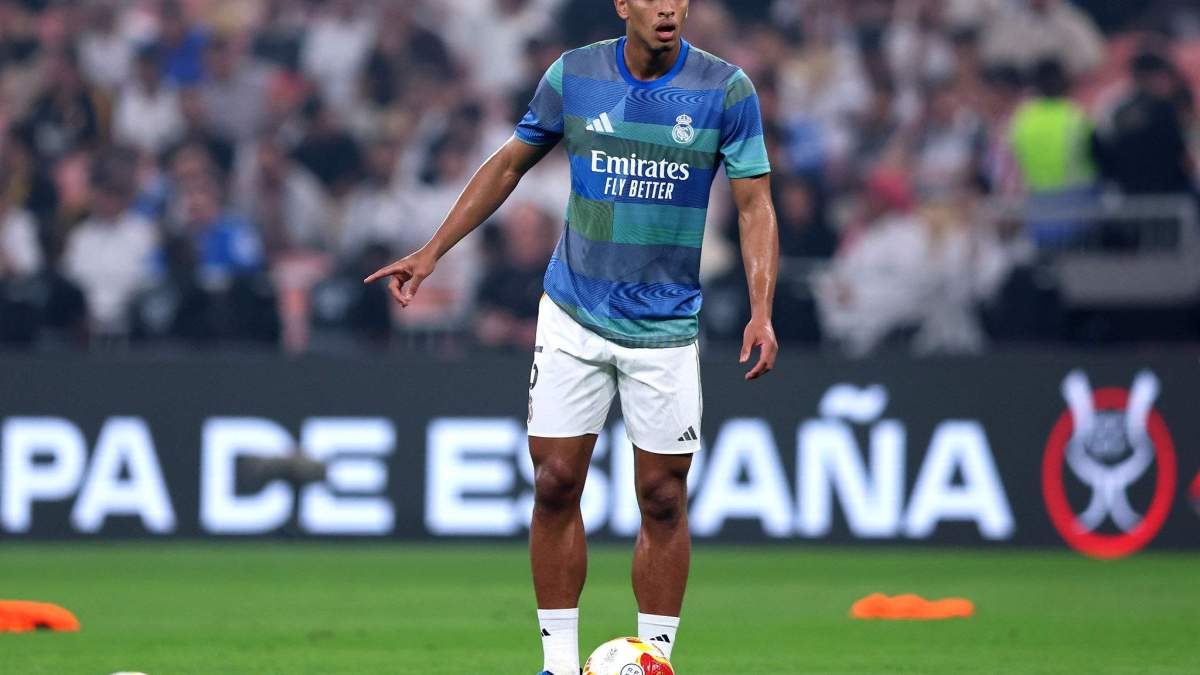 Jude Bellingham calentando en la Supercopa de España.