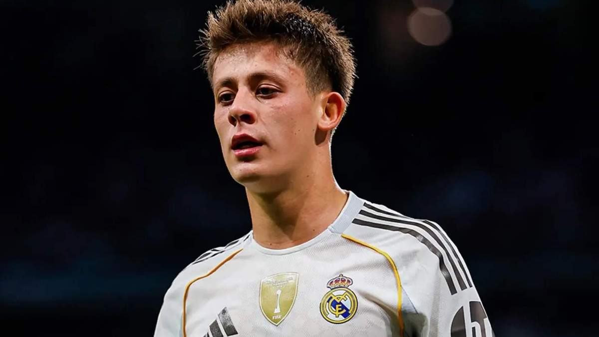 Arda Güler jugando un partido con el Real Madrid.