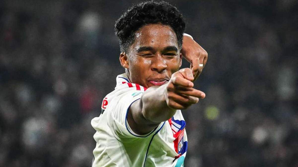 Endrick celebrando su primer gol con el Olympique de Lyon. 