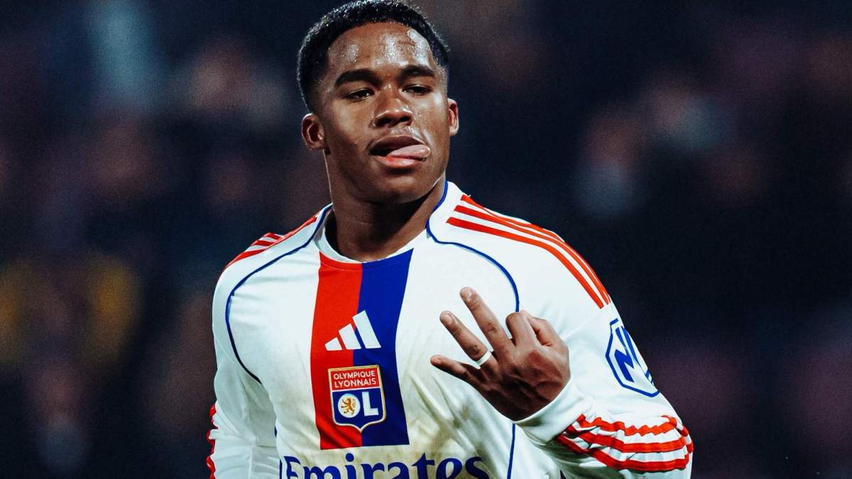 Endrick celebrando su primer hat-trick con el Lyon.