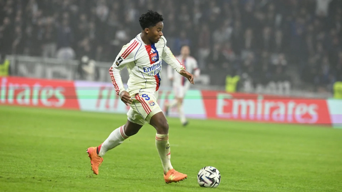 Endrick jugando un partido con el Olympique de Lyon. 
