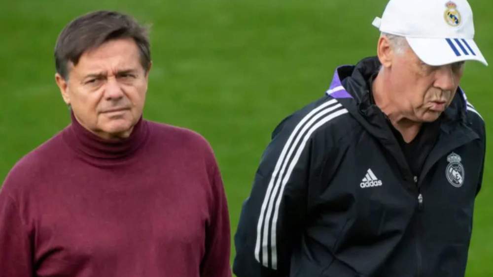 Niko Mihic y Carlo Ancelotti, durante un entrenamiento con el Real Madrid en Valdebebas.