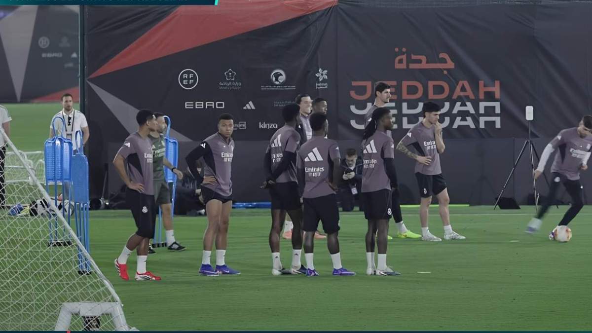Mbappé entrena en la previa de la final de la Supercopa