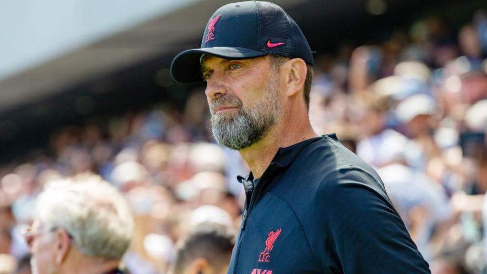 Jurgen Klopp entrenando al Liverpool durante un partido. 