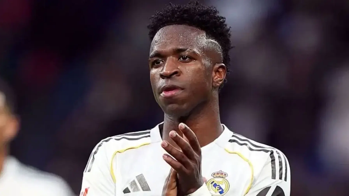 Vinícius Júnior disputando un partido con el Real Madrid. 