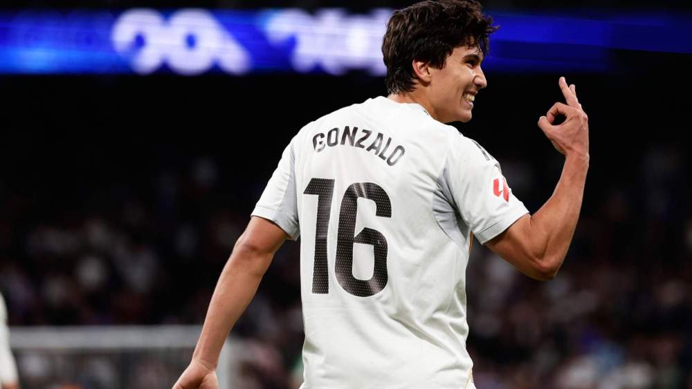 Gonzalo García, festejando sus tres goles ante el Betis el pasado domingo en el Bernabéu. Gonzalo García, festejando sus tres goles ante el Betis el pasado domingo en el Bernabéu.
