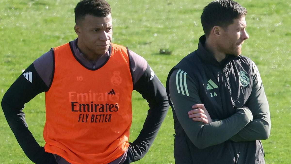 Kylian Mbappé y Xabi Alonso, en un entrenamiento reciente del Real Madrid en Valdebebas. Kylian Mbappé y Xabi Alonso, en un entrenamiento reciente del Real Madrid en Valdebebas.