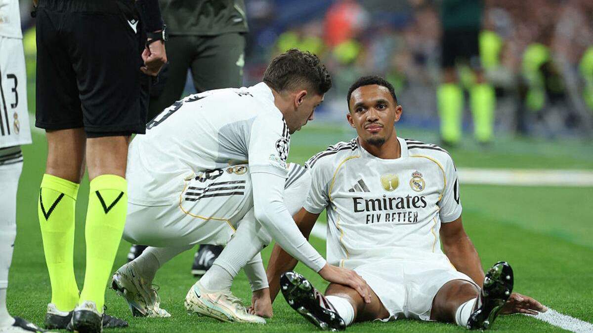 Trent Alexander-Arnold lesionado en un partido del Real Madrid.