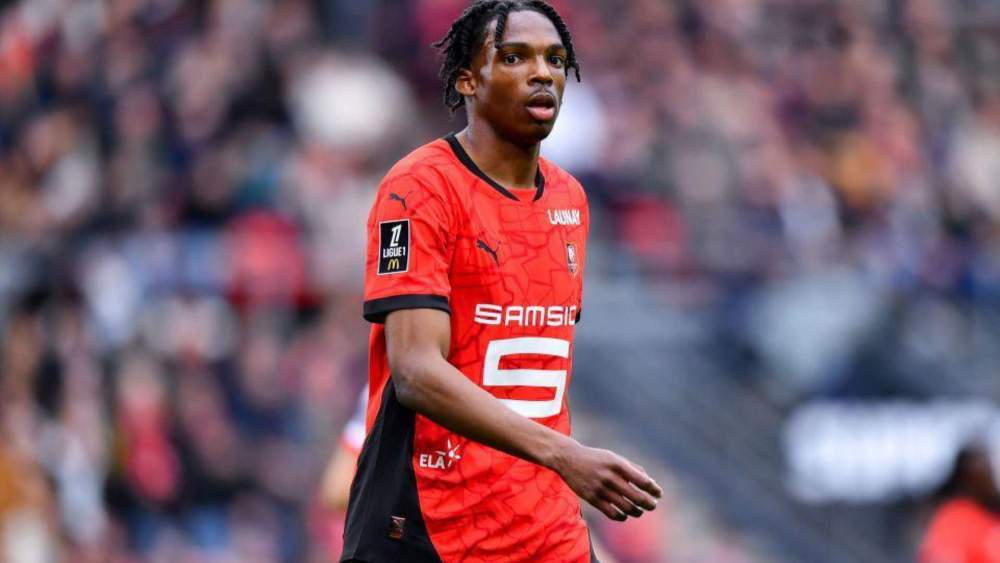 Jérémy Jacquet, del Rennes, es un central que está monitorizando el Real Madrid.