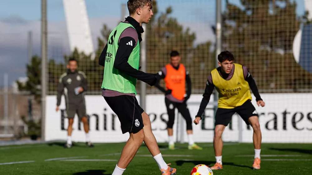 Dean Huijsen ha entrenado esta mañana en Valdebebas y volverá a estar disponible para Xabi Alonso.