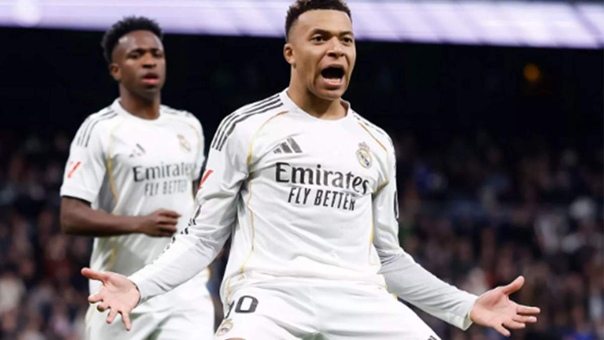 Kylian Mbappé celebrando un gol y una foto de Vinícius Júnior.