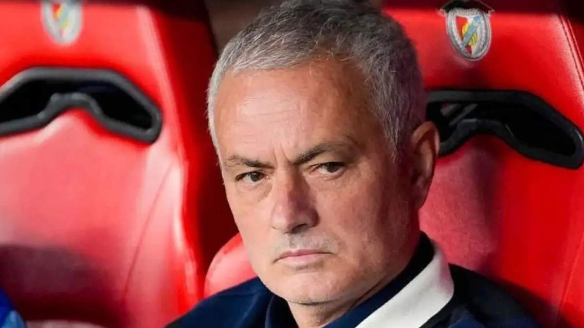 José Mourinho en un partido del Benfica esta temporada