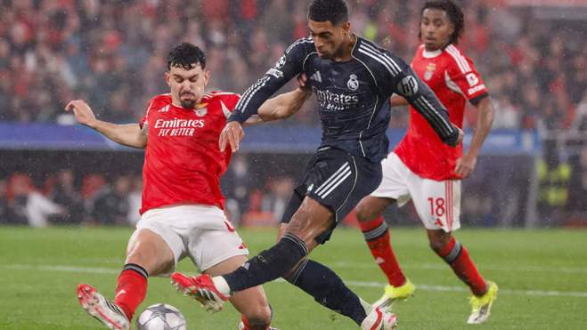 Jude Bellingham jugando contra el Benfica. 