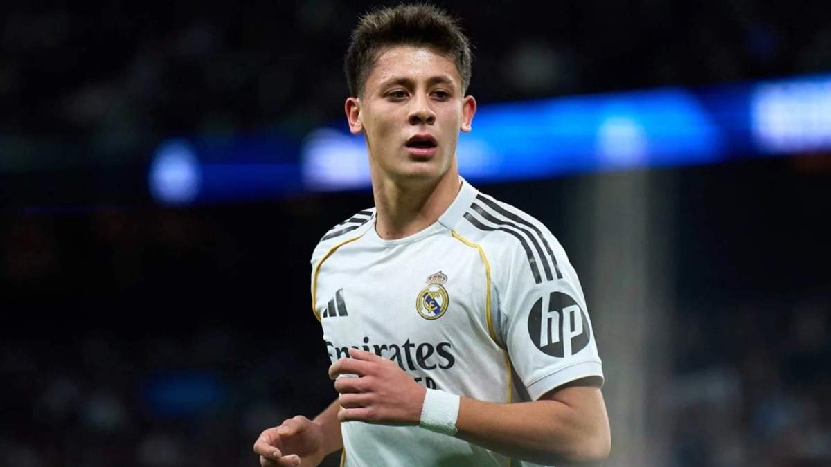 Arda Güler disputando un partido con el Real Madrid.