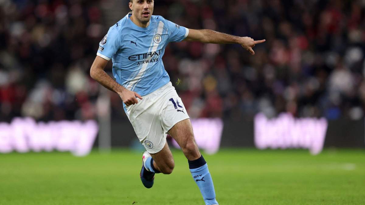 Rodri Hernández disputando un partido con el Manchester City. 