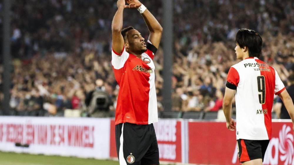 Quinten Timber, celebrando un gol con el Feyenoord durante un partido reciente.