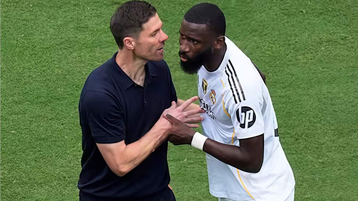 Xabi Alonso y Antonio Rüdiger en un partido del Real Madrid.