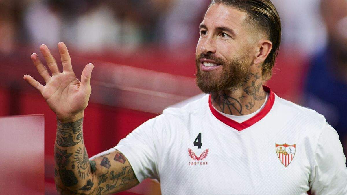 Sergio Ramos jugando un partido con el Sevilla. 