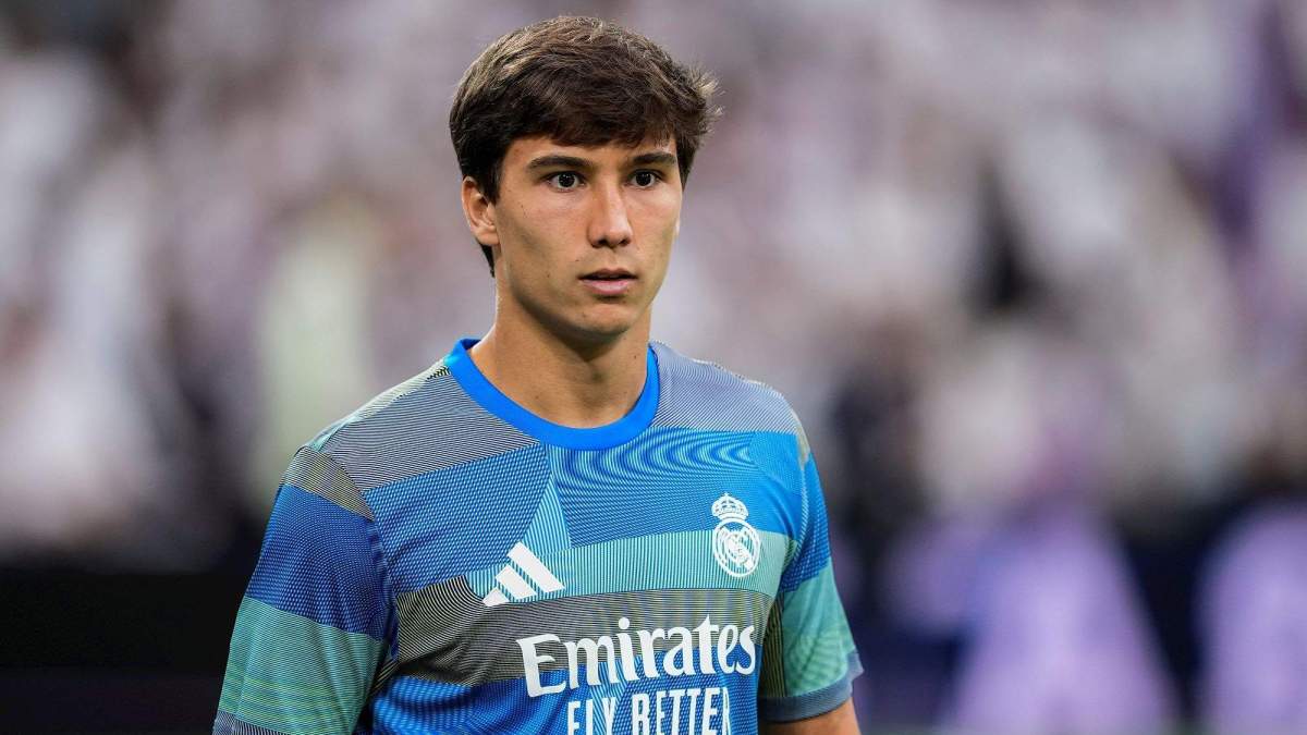 Gonzalo García durante un calentamiento con el Real Madrid. 