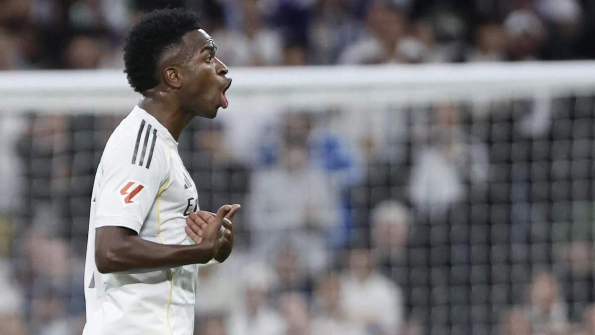 Vinícius Júnior enfadado durante su cambio en el Clásico. Vinícius Júnior enfadado durante su cambio en el Clásico.