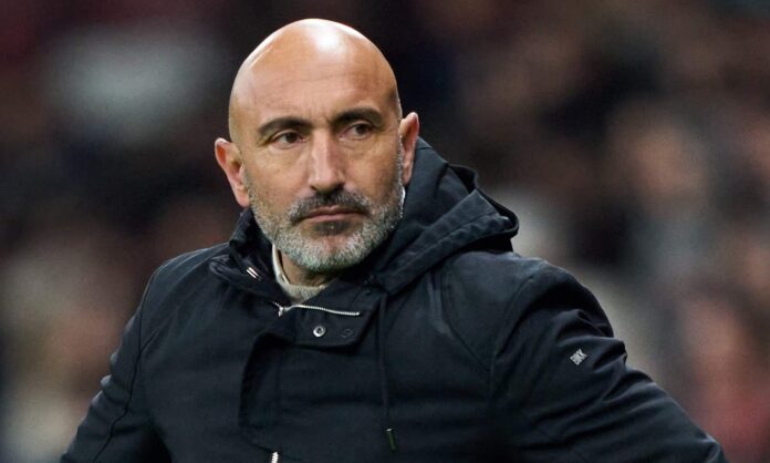 Abelardo (55), ex futbolista, asegura que los jugadores le hicieron la cama a Xabi Alonso: 