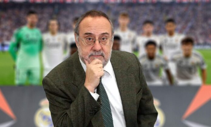 Alfredo Relaño y el once del Real Madrid en la final de la Supercopa de España.