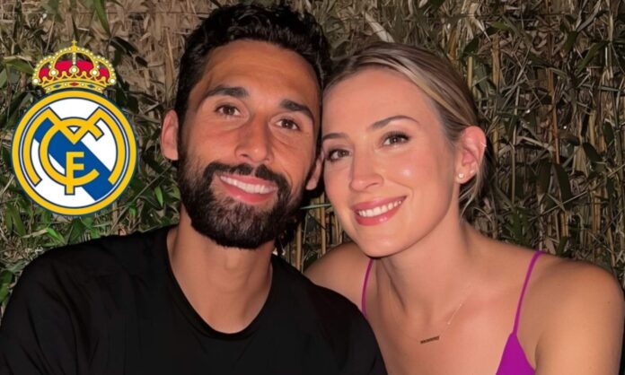 Álvaro Arbeloa, junto a su mujer, Carlota, en una imagen reciente que subieron a redes sociales. 