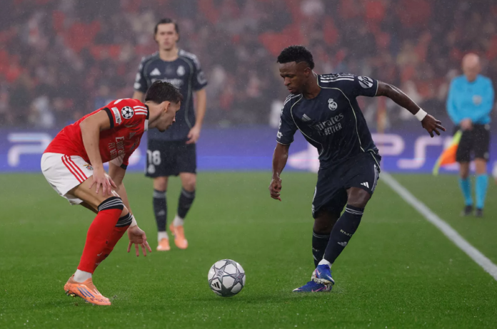 Vinícius Júnior jugando contra el Benfica.