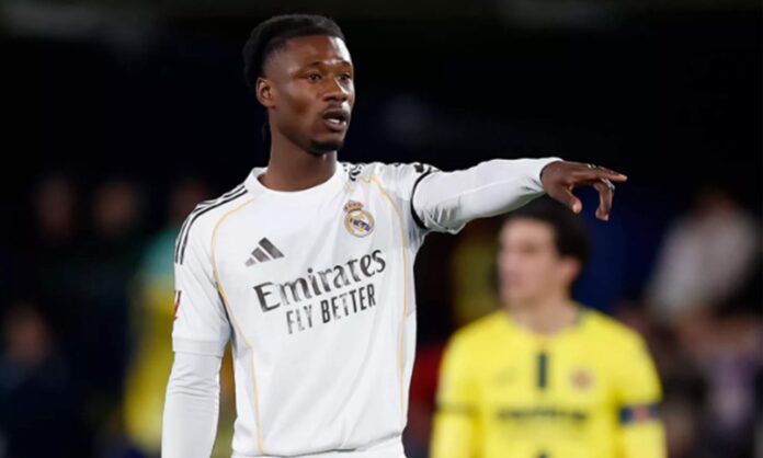 Eduardo Camavinga jugando contra el Villarreal.