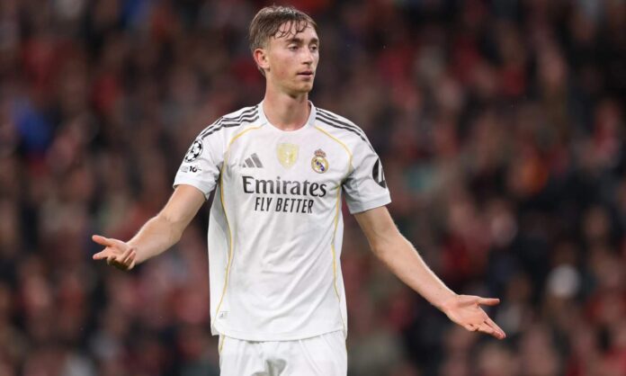 Dean Huijsen, durante un partido de esta temporada con el Real Madrid.