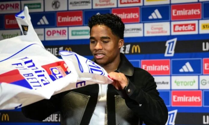 Endrick en su presentación con el Olympique de Lyon.