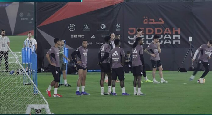 Mbappé entrena en la previa de la final de la Supercopa