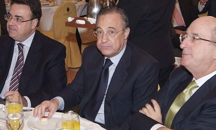 Florentino Pérez comiendo en un restaurante.