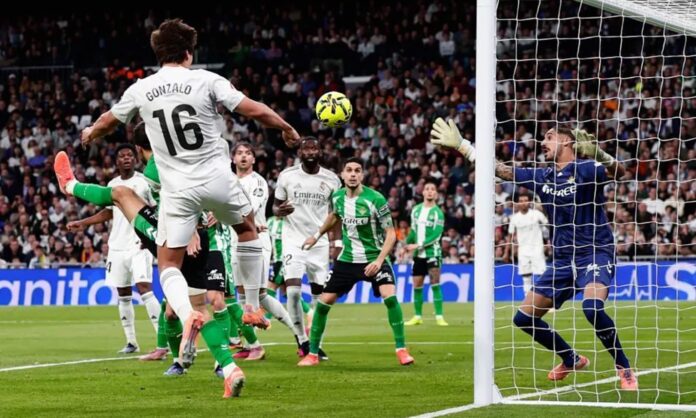 El gol de Gonzalo García frente al Betis ha sido festejado de manera muy especial por Sebastián Parrilla, segundo técnico del Real Madrid.
