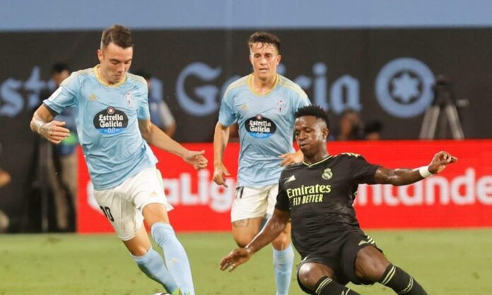 Iago Aspas y Vinicius Junior, durante un partido entre el Celta de Vigo y el Real Madrid.