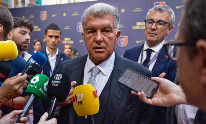 Joan Laporta, hablando ante los medios de comunicación en una foto de archivo.