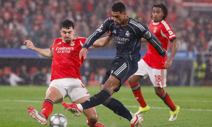Jude Bellingham jugando contra el Benfica. 
