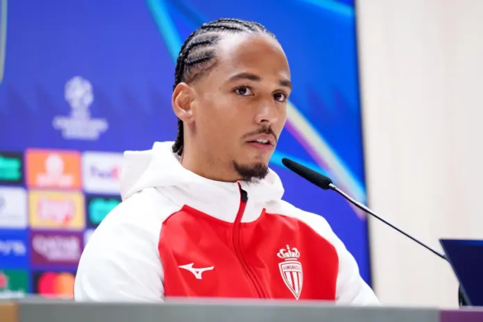  Kehrer: «Mbappé es un delantero de nivel mundial que cada año progresa en su juego»

