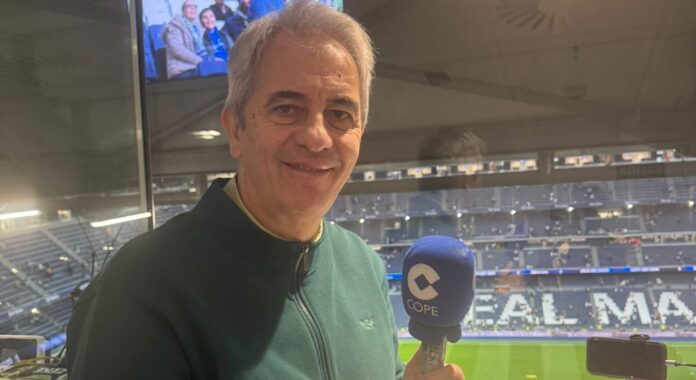 Manolo Lama señala a los jugadores del Real Madrid