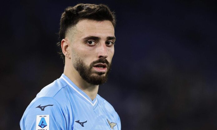 Mario Gila vuelve a situarse en el redil, pudiendo dejar por su traspaso de la Lazio una gran cantidad de dinero en las arcas del Real Madrid.