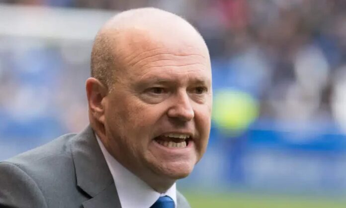 Pepe Mel durante un partido de fútbol.