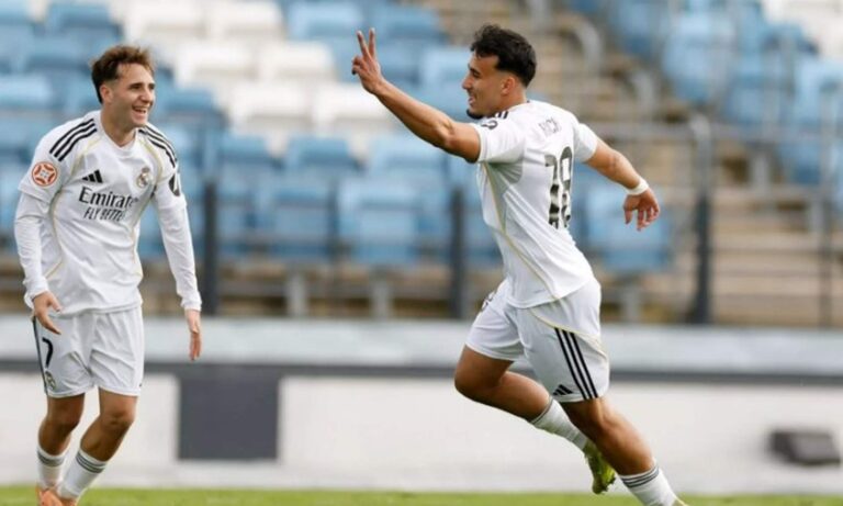 Rachad Fettal celebrando un gol con el Real Madrid Castilla.
