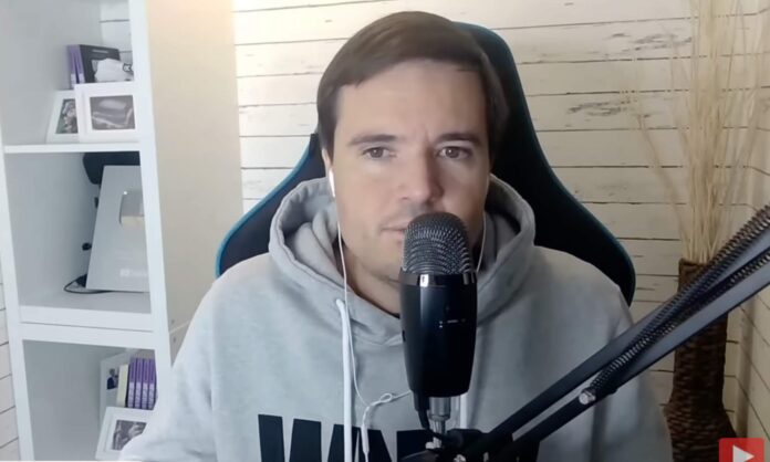 Ramón Álvarez de Mon ha defendido que el Real Madrid aproveche los últimos días de este mercado invernal para hacerse con los servicios de un defensa.