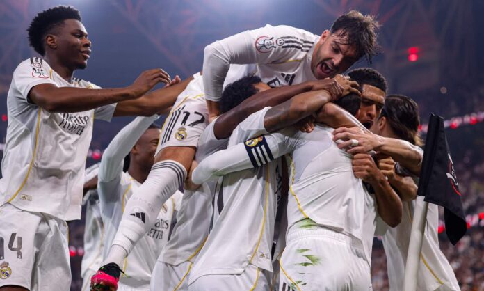 Jugadores del Real Madrid celebrando un gol.