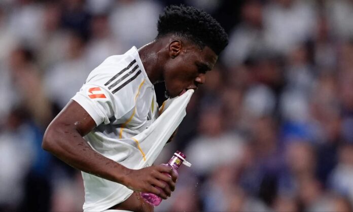 Pruebas médicas a Tchouameni tras retirarse tocado: Xabi Alonso respira