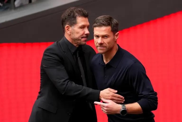  Xabi Alonso confirma a Mbappé para la final y carga contra Simeone: «No es ejemplo de buen deportista»

